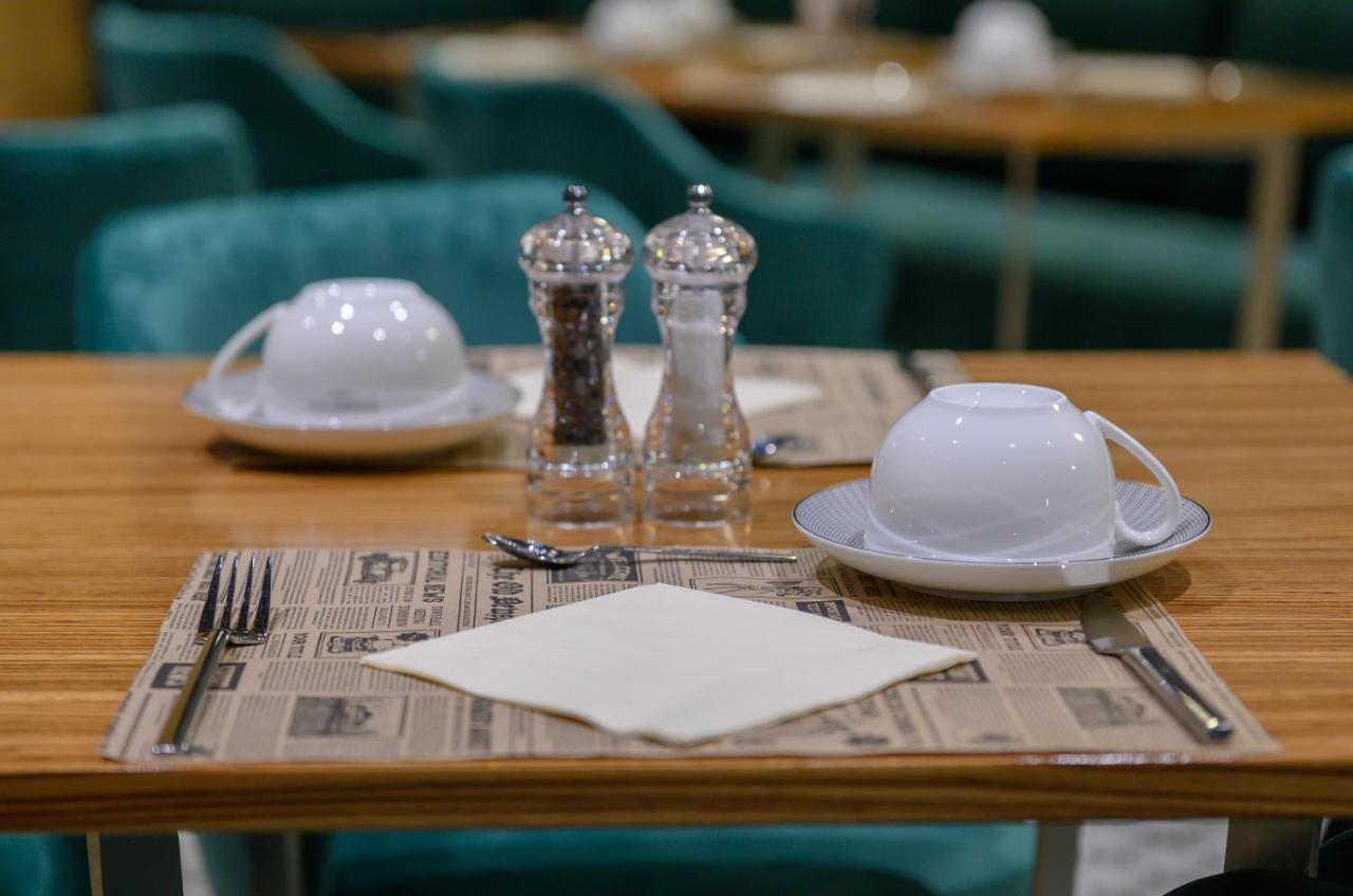Hotel Viena Сату Маре Екстериор снимка