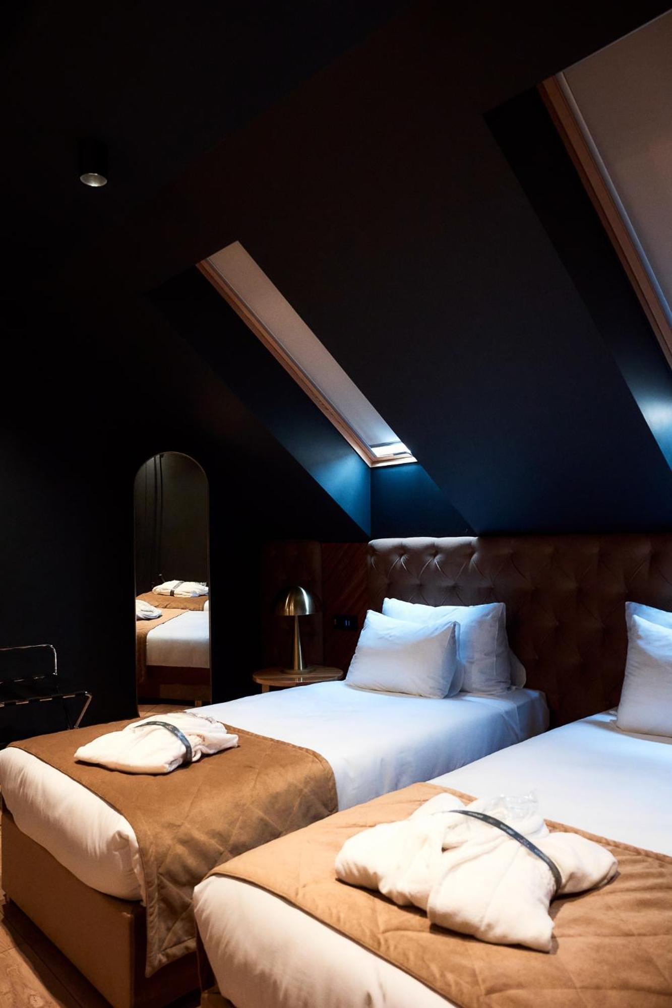 Hotel Viena Сату Маре Екстериор снимка