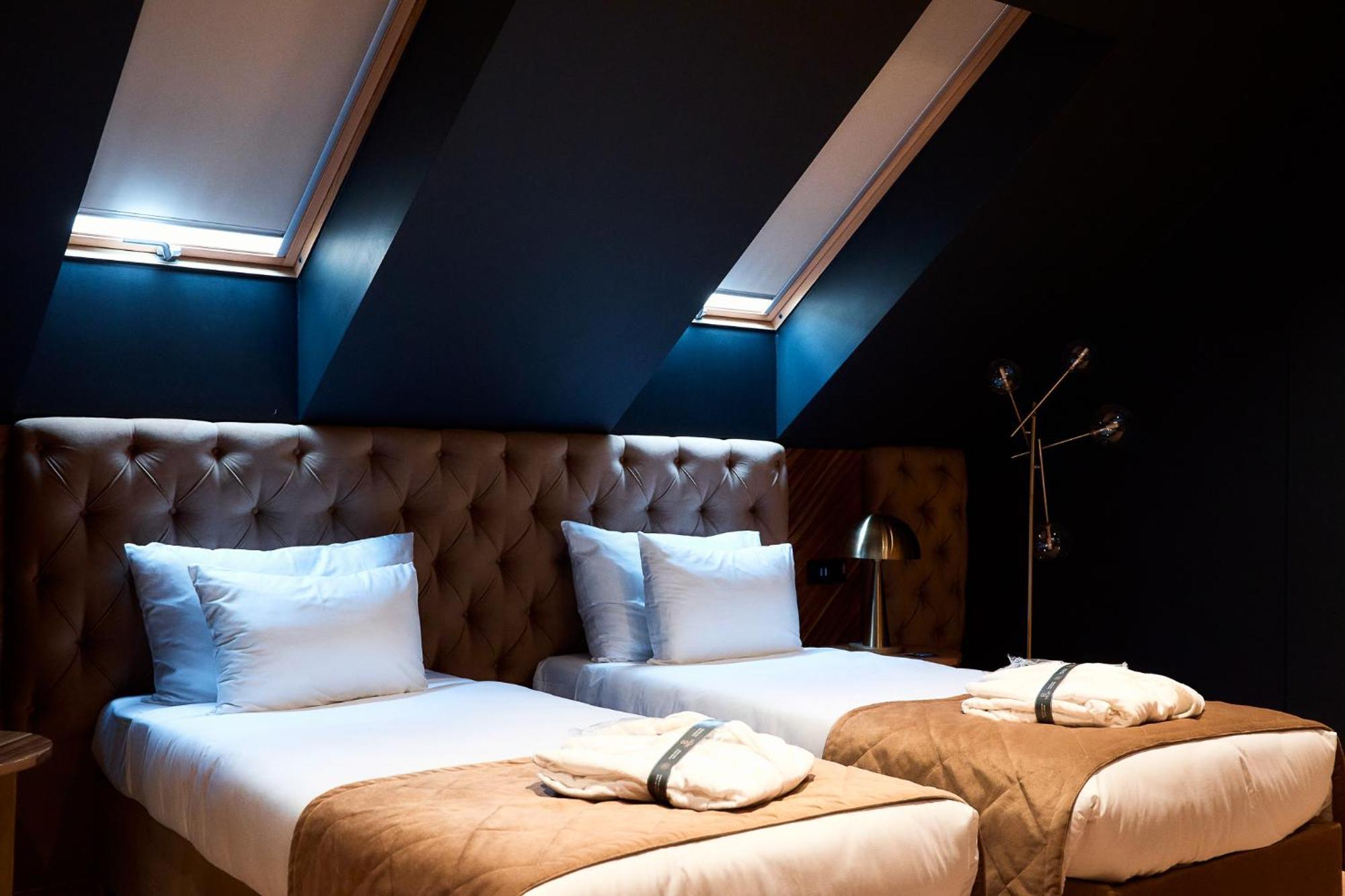 Hotel Viena Сату Маре Екстериор снимка