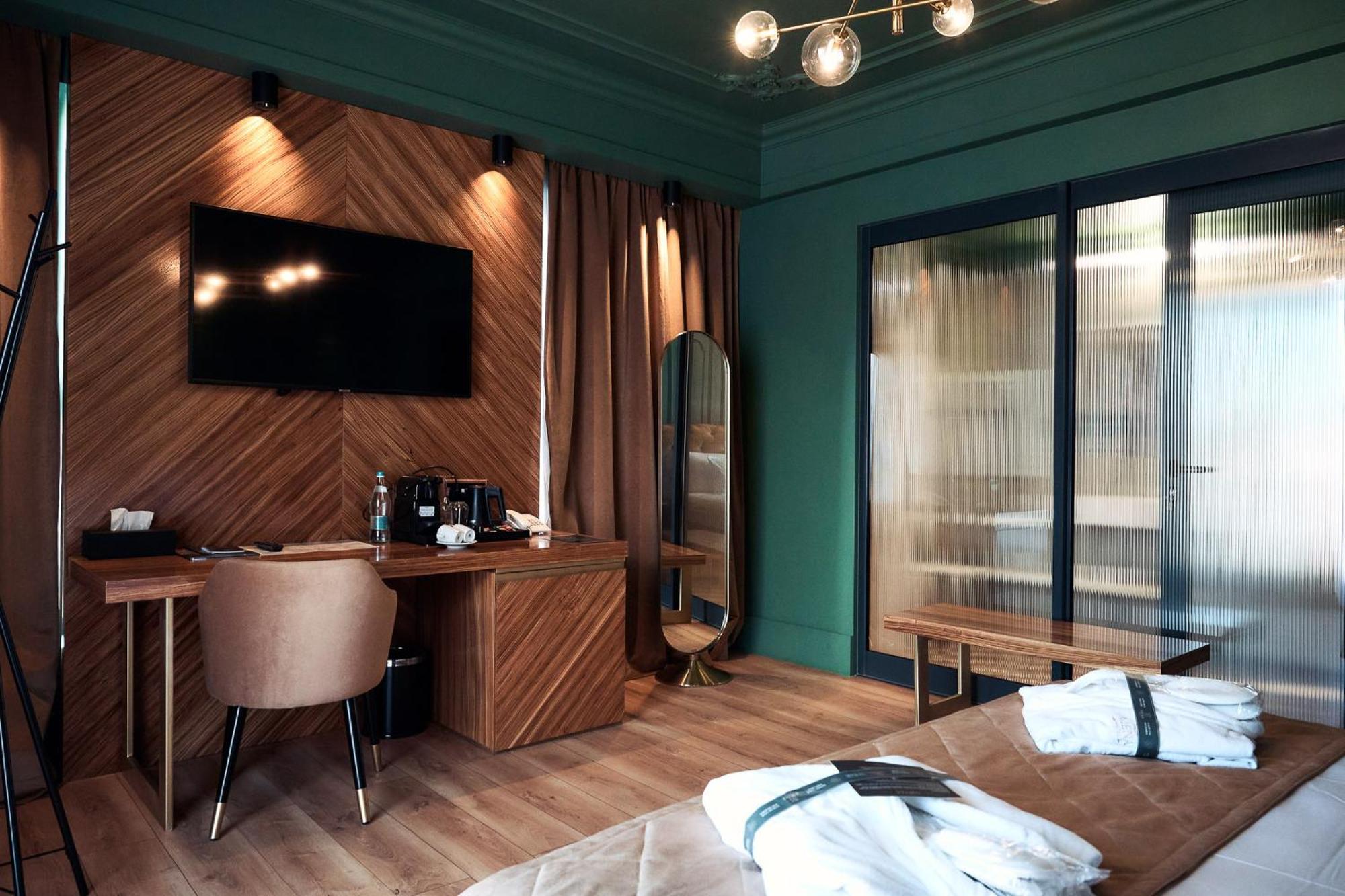 Hotel Viena Сату Маре Екстериор снимка